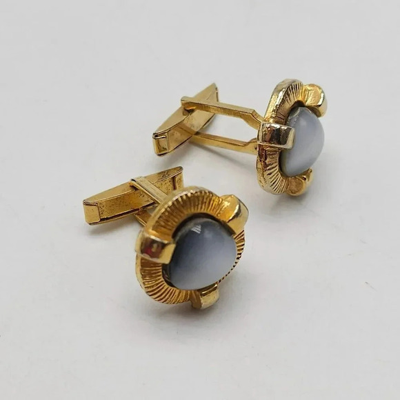 Gray Lucite Abstract Triangle Unisex Vintage Gold Tone Cufflinks - Picture 2 of 4